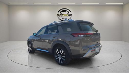 2023 Nissan Pathfinder Platinum FWD