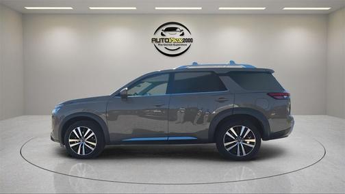 2023 Nissan Pathfinder Platinum FWD