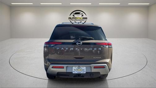 2023 Nissan Pathfinder Platinum FWD