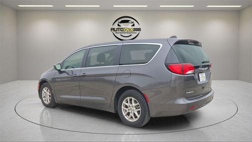 2022 Chrysler Voyager LX
