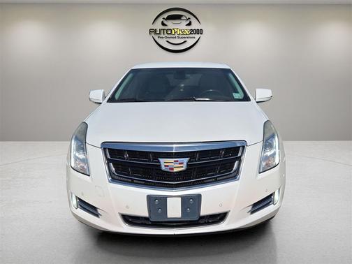 Crystal White Tricoat 2016 Cadillac XTS Luxury
