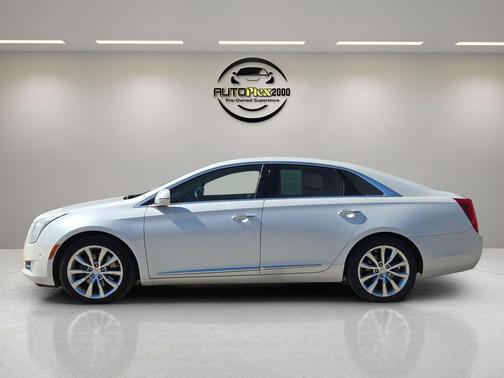 Crystal White Tricoat 2016 Cadillac XTS Luxury