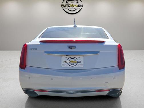 Crystal White Tricoat 2016 Cadillac XTS Luxury