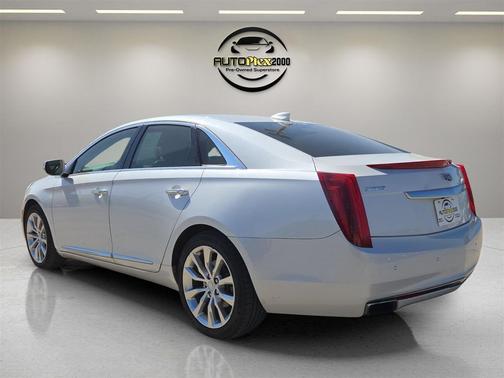 Crystal White Tricoat 2016 Cadillac XTS Luxury