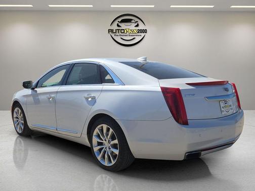 Crystal White Tricoat 2016 Cadillac XTS Luxury