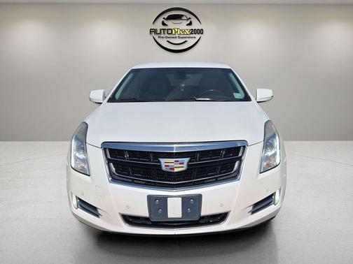 Crystal White Tricoat 2016 Cadillac XTS Luxury
