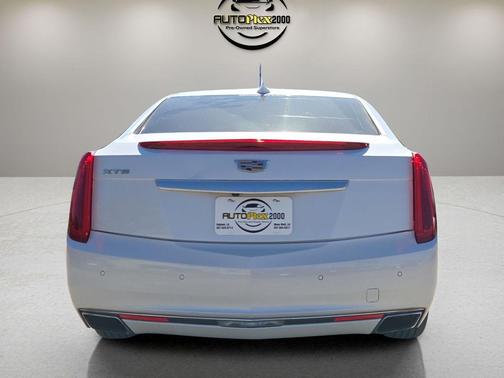 Crystal White Tricoat 2016 Cadillac XTS Luxury