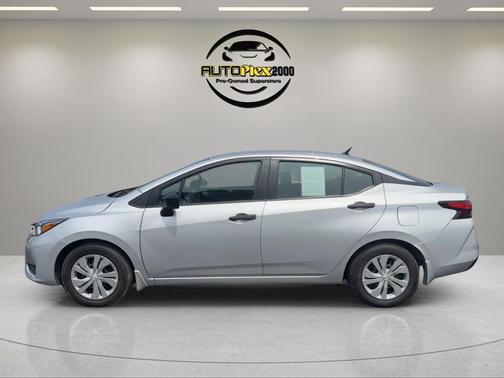 Brilliant Silver Metallic 2024 Nissan Versa 1.6 S