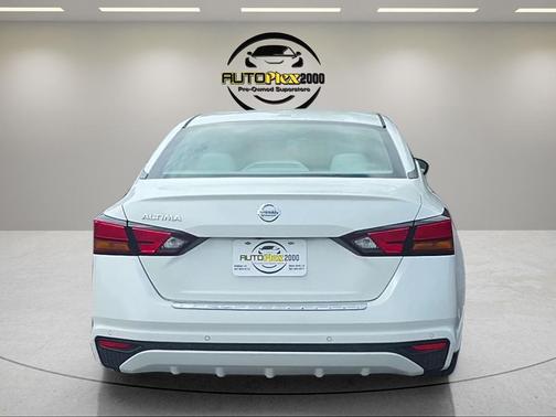 Pearl White Tricoat 2021 Nissan Altima 2.5 SV