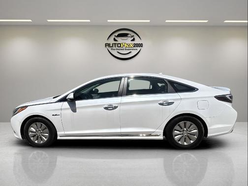 2017 Hyundai SONATA Hybrid SE