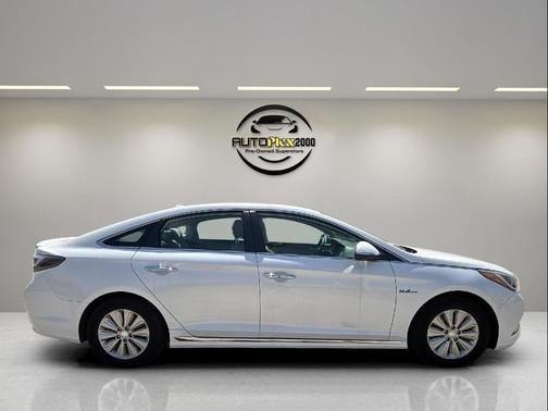 2017 Hyundai SONATA Hybrid SE