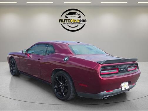 Octane Red Pearlcoat 2018 Dodge Challenger SXT