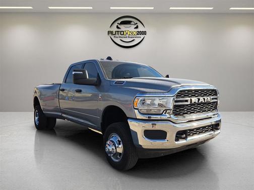 2024 RAM 3500 Tradesman Crew Cab 4x4 8' Box