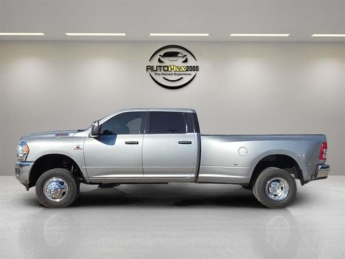 2024 RAM 3500 Tradesman Crew Cab 4x4 8' Box