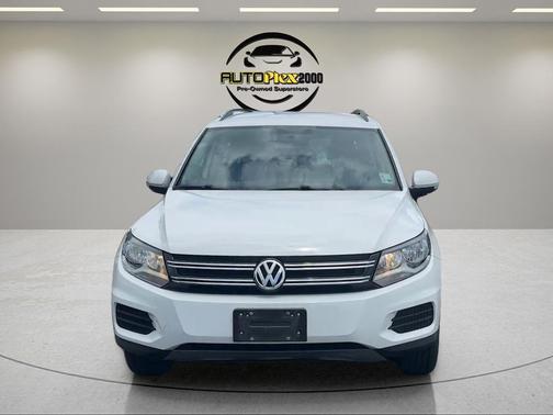 Pure White 2017 Volkswagen Tiguan 2.0T S