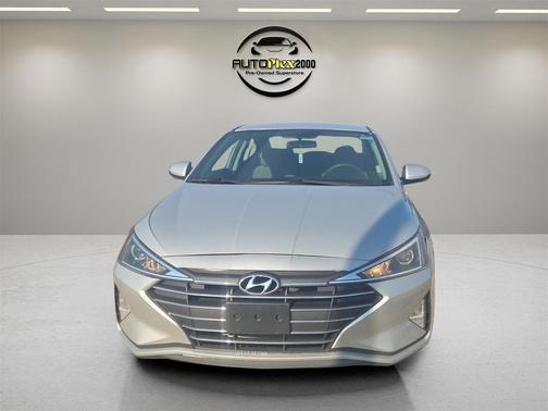 2019 Hyundai ELANTRA SE