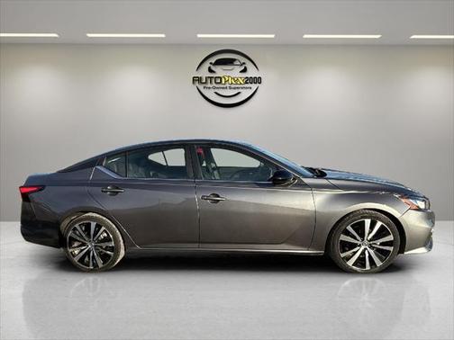 2022 Nissan Altima SR FWD