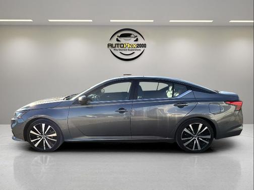 2022 Nissan Altima SR FWD