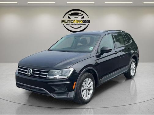 Pearl Metallic 2018 Volkswagen Tiguan 2.0T S 4MOTION