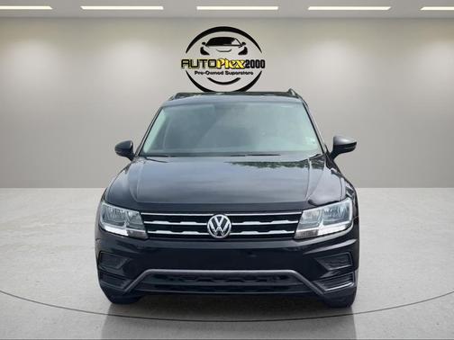 Pearl Metallic 2018 Volkswagen Tiguan 2.0T S 4MOTION