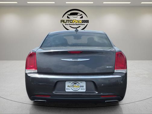 Granite Crystal Metallic Clearcoat 2016 Chrysler 300 Limited