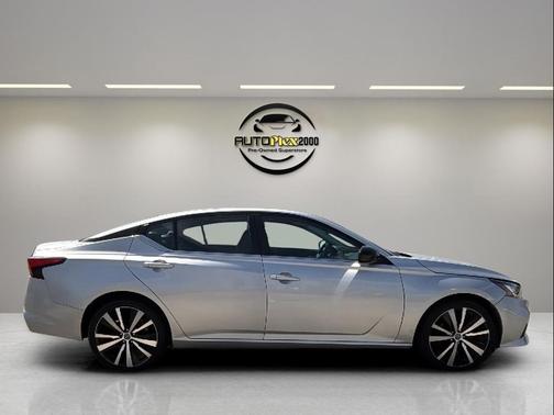 2021 Nissan Altima SR FWD