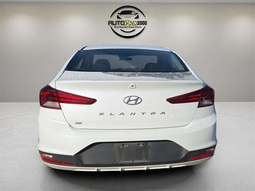 2019 Hyundai ELANTRA SE