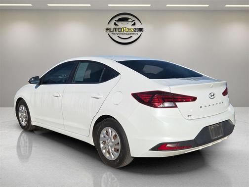 2019 Hyundai ELANTRA SE