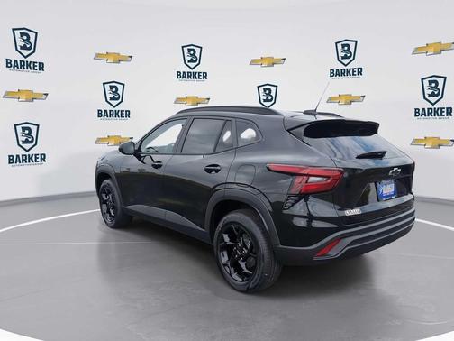 Mosaic Black Metallic 2026 Chevrolet Trax LT