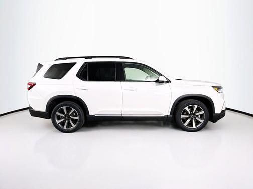 White 2024 Honda Pilot Touring 8-Passenger