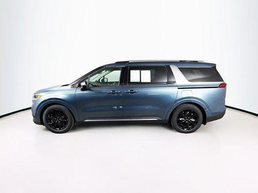 2023 Kia Carnival SX