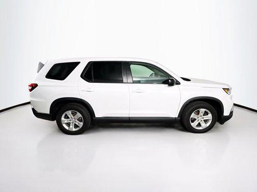 Platinum White 2024 Honda Pilot LX