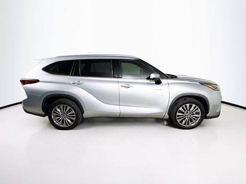 2021 Toyota Highlander Hybrid Platinum