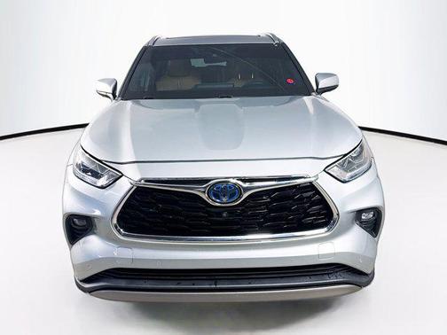 2021 Toyota Highlander Hybrid Platinum