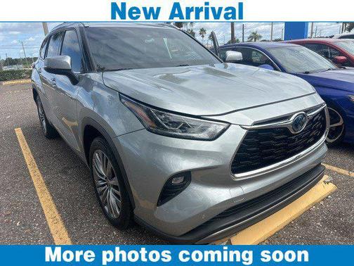 2021 Toyota Highlander Hybrid Platinum