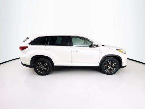2019 Toyota Highlander LE I4