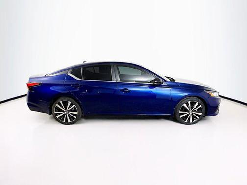 2020 Nissan Altima SR FWD
