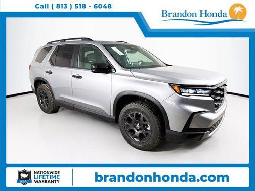 Lunar Silver Metallic 2025 Honda Pilot TrailSport SUV