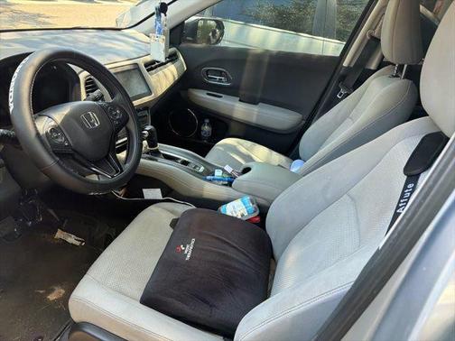 Silver Metallic 2022 Honda HR-V EX