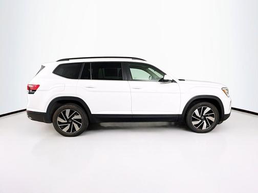 Pure White 2024 Volkswagen Atlas 2.0T SE w/Technology 4MOTION