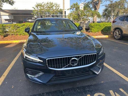 Denim Blue Metallic 2022 Volvo S60 T5