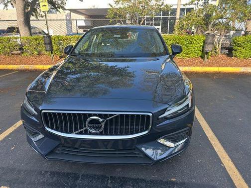 Denim Blue Metallic 2022 Volvo S60 T5