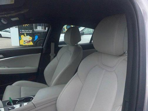 2024 Genesis G70 2.5T RWD