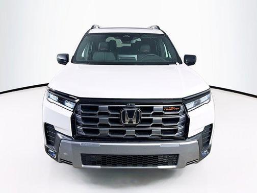 Platinum White Pearl 2026 Honda Pilot TrailSport