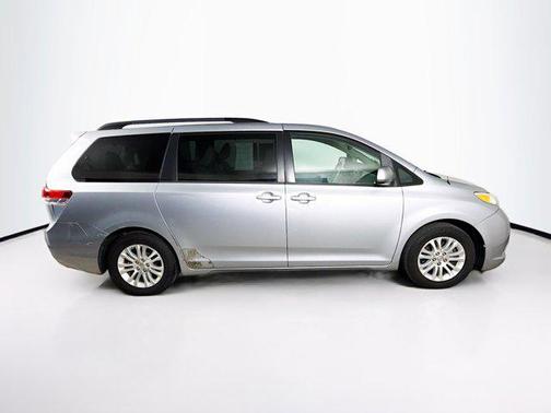 2014 Toyota Sienna XLE