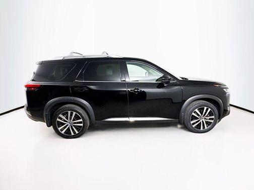 2023 Nissan Pathfinder Platinum FWD