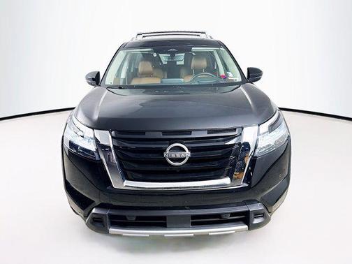 2023 Nissan Pathfinder Platinum FWD