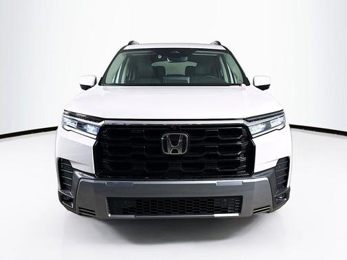 Platinum White Pearl 2026 Honda Pilot Touring 8-Passenger