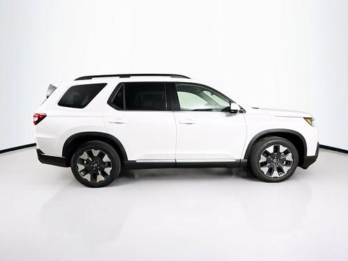 Platinum White Pearl 2026 Honda Pilot Touring 8-Passenger