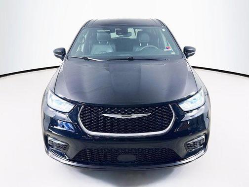 2025 Chrysler Pacifica L